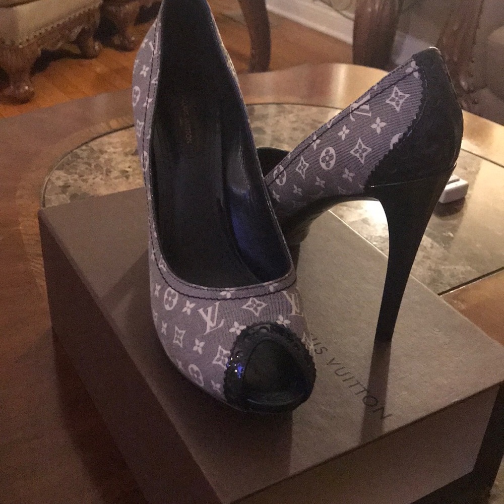 Louis Vuitton pumps